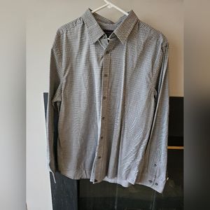 Untuckit slim fit button down